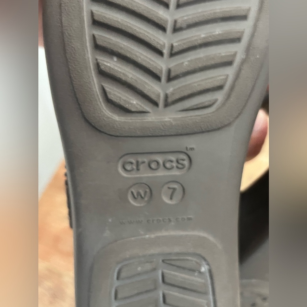 CROCS Women Brown Sandals - Picture 7 of 7